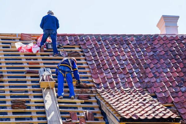 Choosing the Right Season for Roof Replacement in West Hills